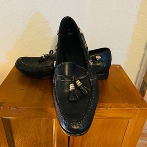 Cole Haan: size 8M, black leather with tassels and ailver on top